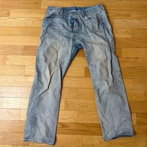 Men’s Light Wash Levi’s 501